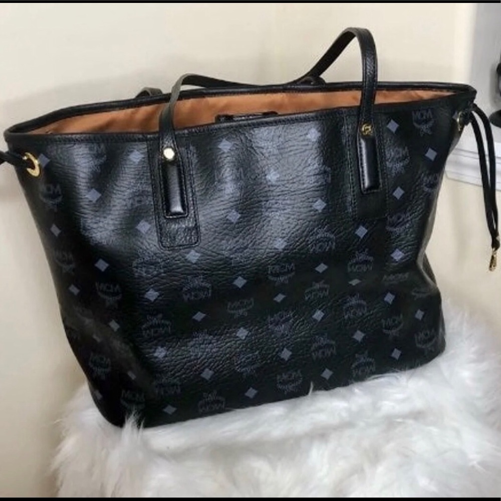 Authentic MCM Limited Edition Shopper with Studs (3-piece set) - Picture 4 of 17